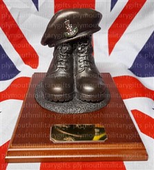 Green Howards Regiment Presentation Boot & Beret Figure Mahogany base